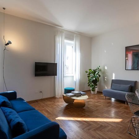 Duomo Big Apartment Милано Екстериор снимка